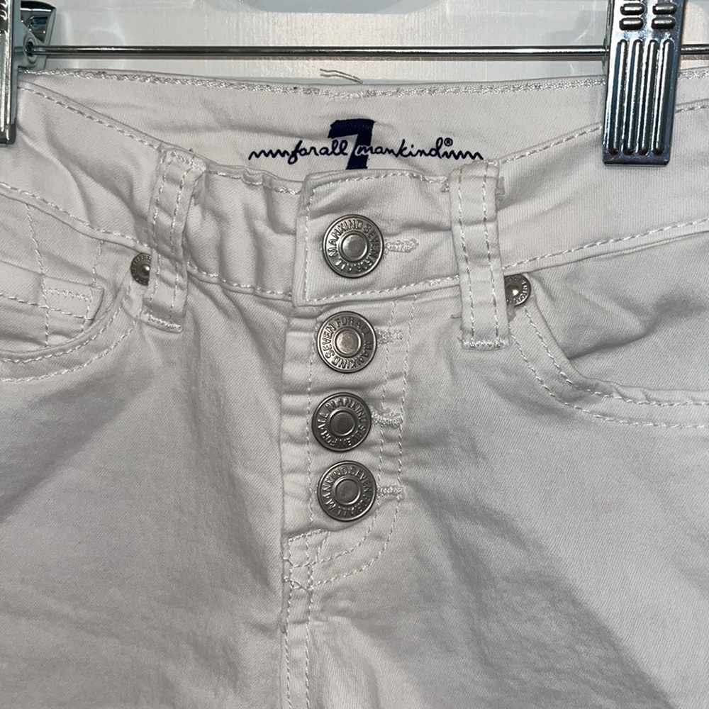 White button fly shorts - Picture 2 of 5